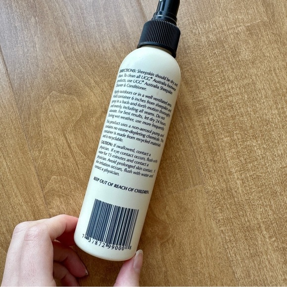 UGG Sheepskin Water & Stain Repellent, Partially Used, 6 FL OZ - Picture 2 of 5